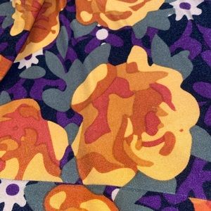 LulaRoe Gold Rose leggings TC